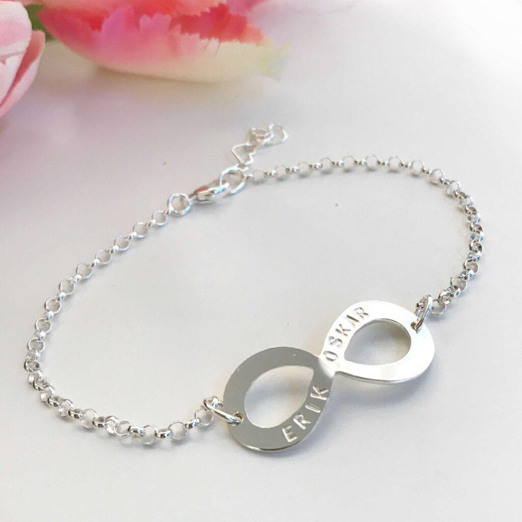 infinityarmband med namn
