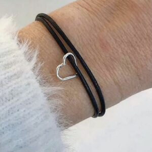 armband med trådhjärta