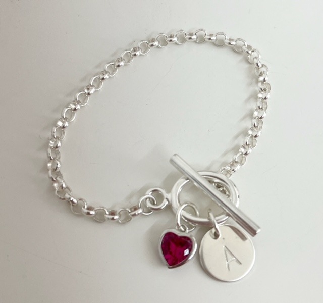 armband med januari månadssten