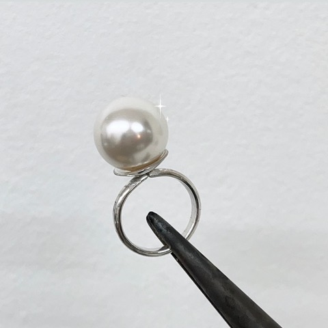Ring med stor pärla